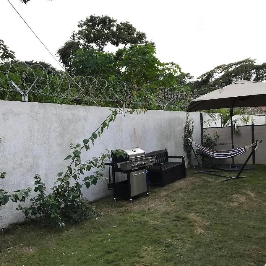Villa Newly Built , Sweet Oasis à Mammee Bay