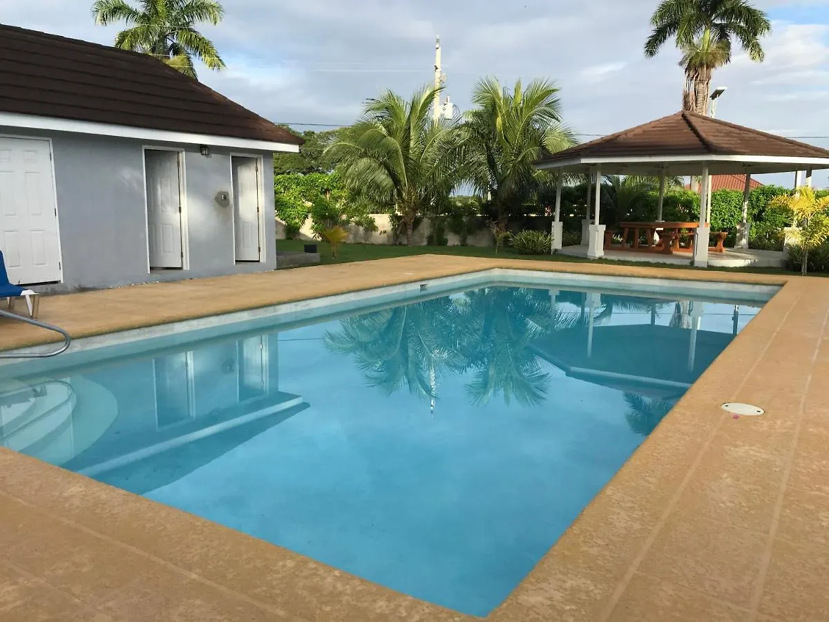 Villa Newly Built , Sweet Oasis à Mammee Bay