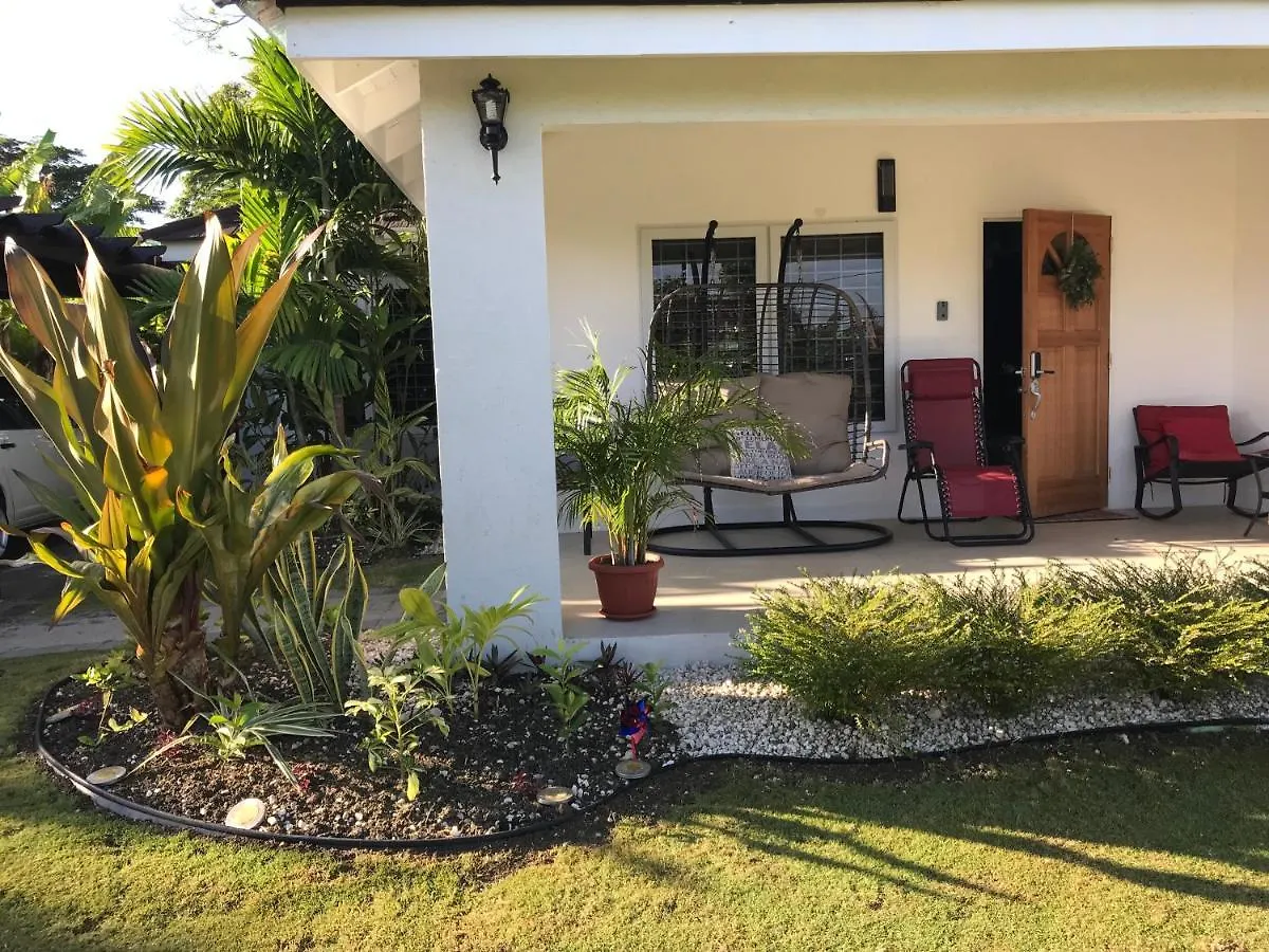Villa Newly Built , Sweet Oasis à Mammee Bay