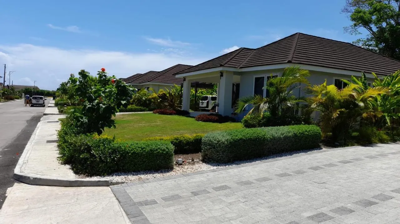 Villa Newly Built , Sweet Oasis à Mammee Bay
