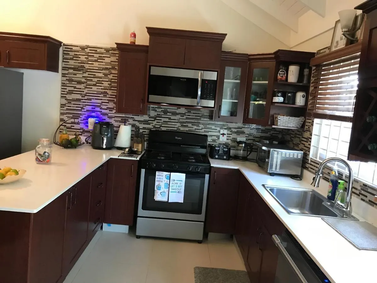 Villa Newly Built , Sweet Oasis à Mammee Bay
